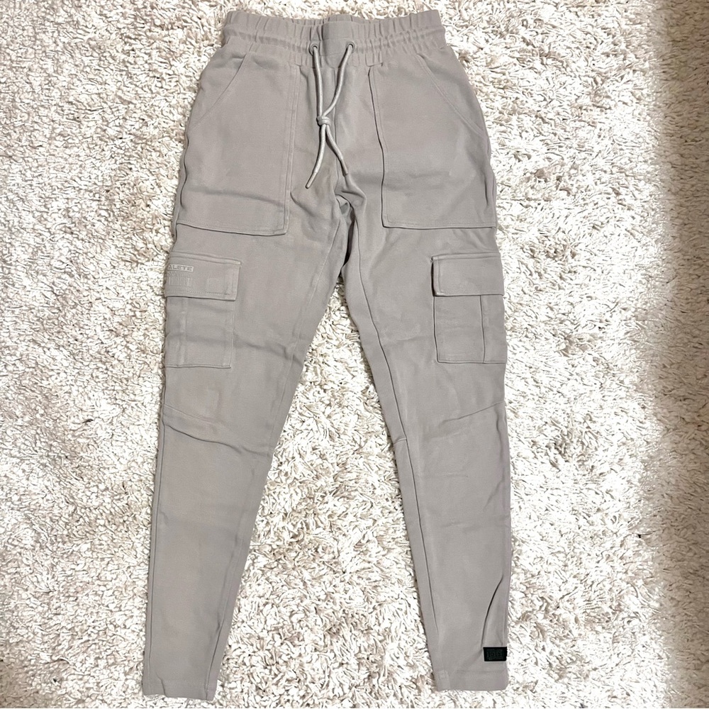 Alphalete Identity Cargo Joggers - Grey